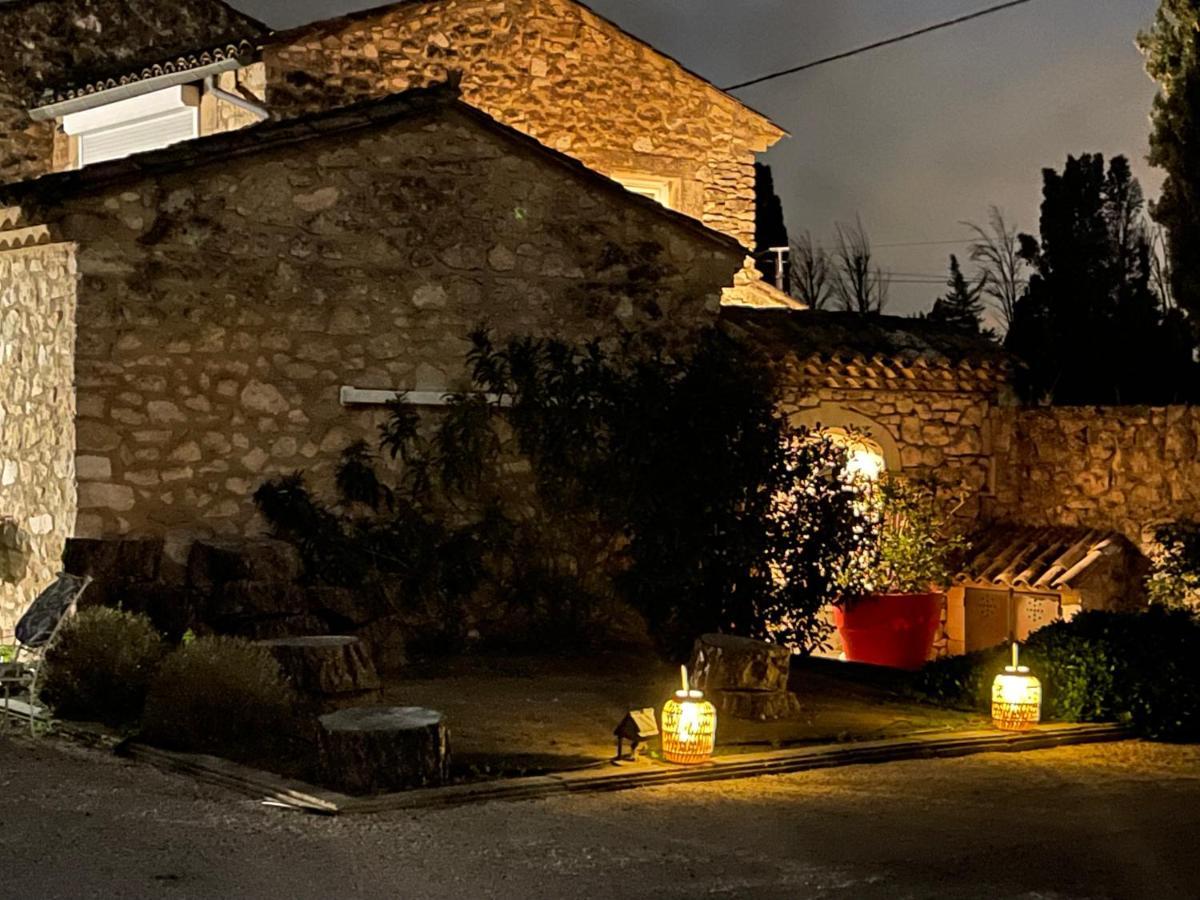 Bed and Breakfast Mas De La Butte Blanche Orgon Exteriér fotografie